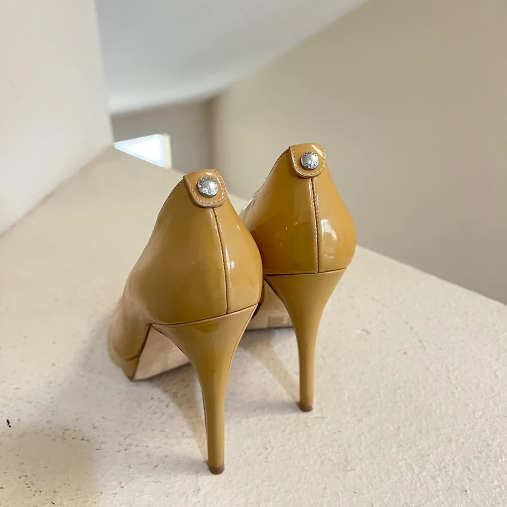 Michael Kors Womens York Pump Size 6.5 Tan Nude Leather Platform Heel Dress Shoe